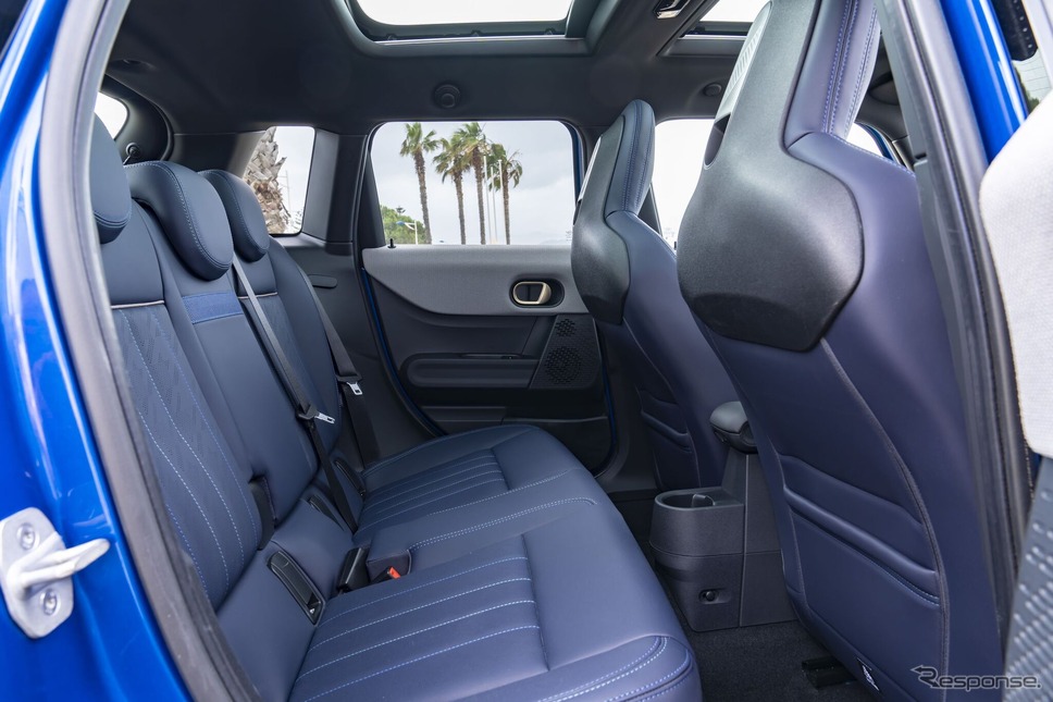MINI 5ドアハッチバック 新型の「Favoured Trim」仕様《photo by MINI》