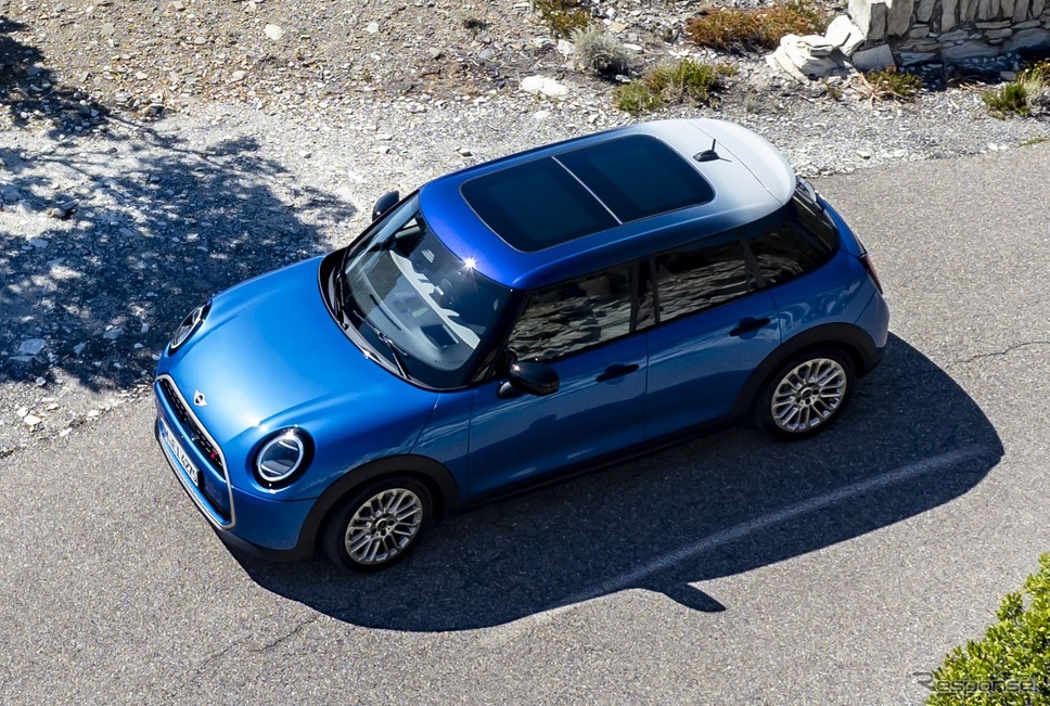 MINI 5ドアハッチバック 新型の「Favoured Trim」仕様《photo by MINI》