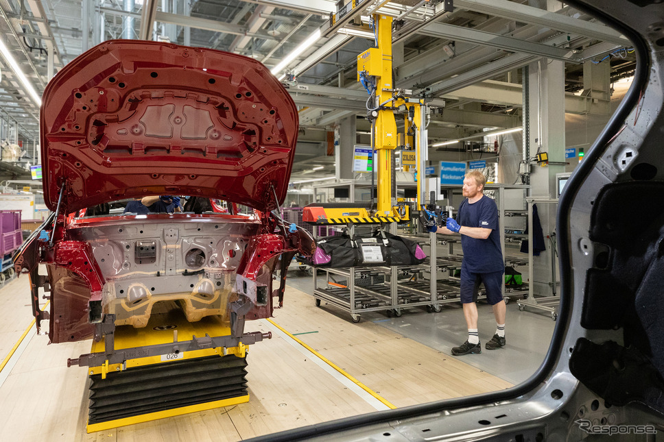 BMWグループが未来の工場を仮想体験できる3Dシミュレーションをドイツ・レーゲンスブルク工場に導入《photo by BMW》
