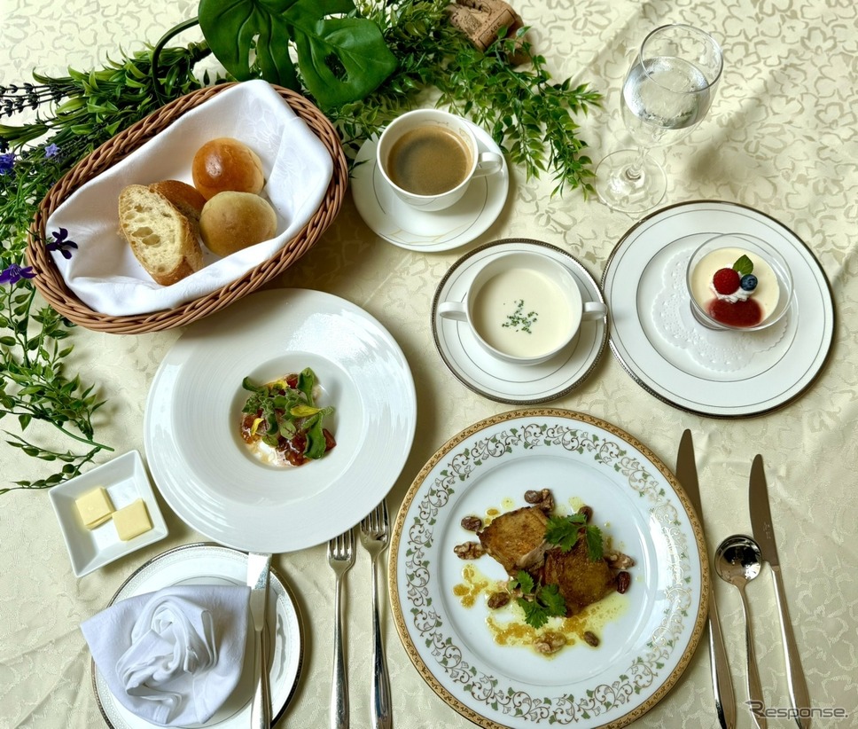 ホテルオークラ東京ベイシーズナルセレクトランチ《写真提供 はとバス》