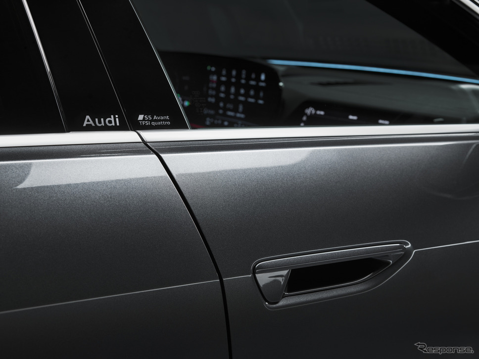 アウディ S5 アバント《photo by: Audi》
