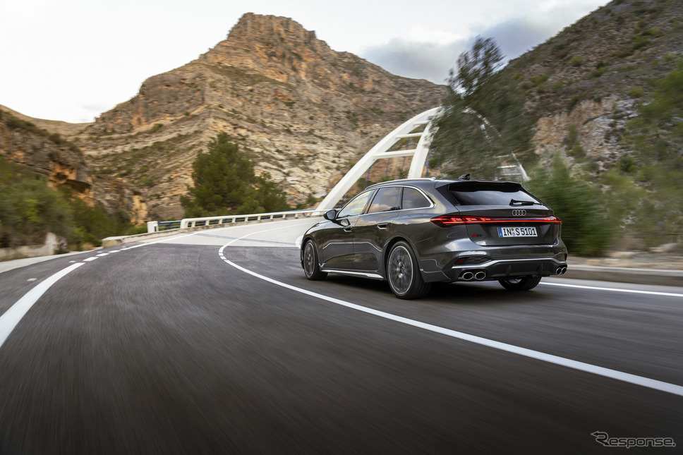 アウディ S5 アバント《photo by: Audi》