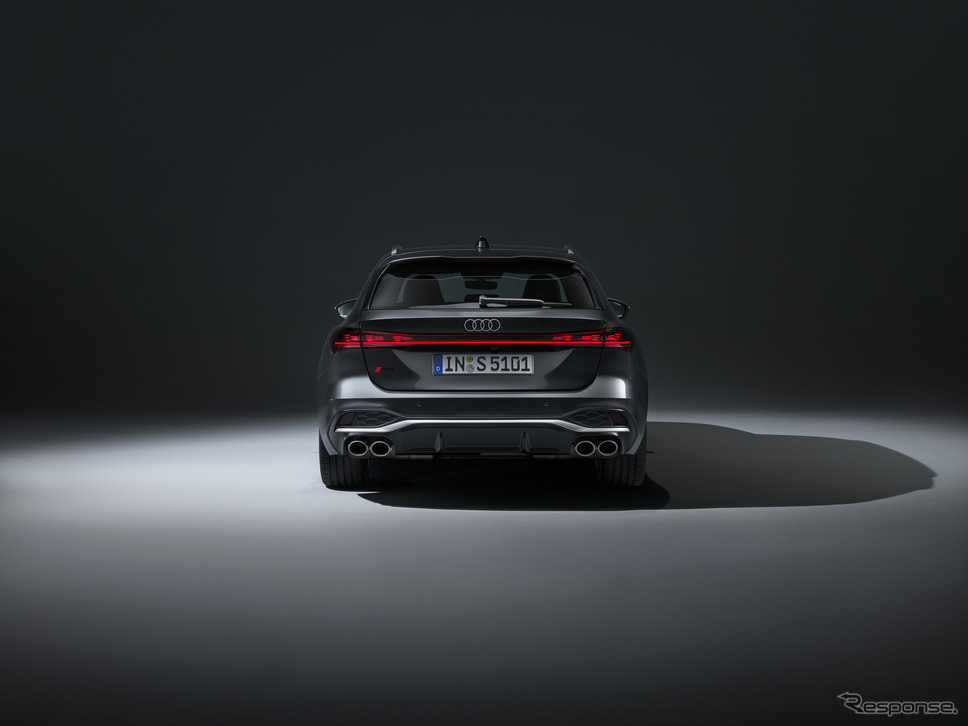 アウディ S5 アバント《photo by: Audi》