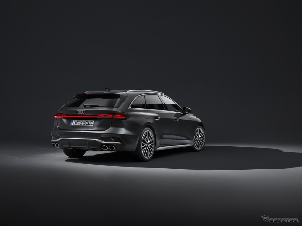 アウディ S5 アバント《photo by: Audi》