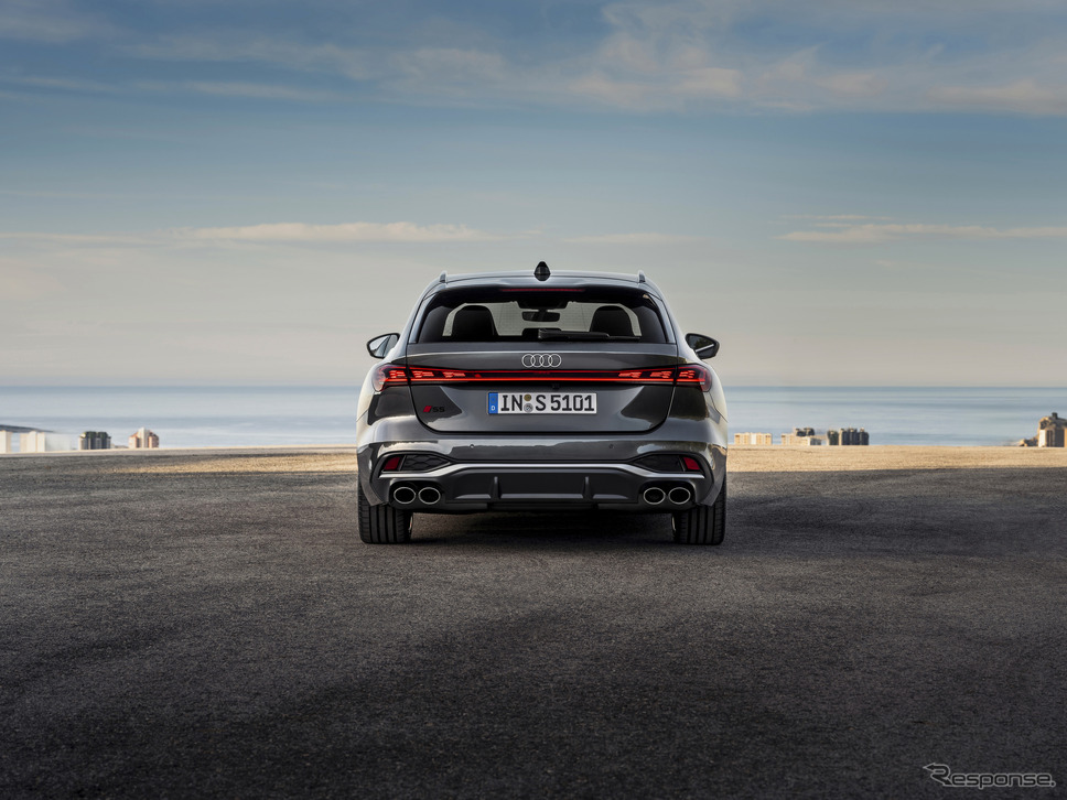 アウディ S5 アバント《photo by: Audi》