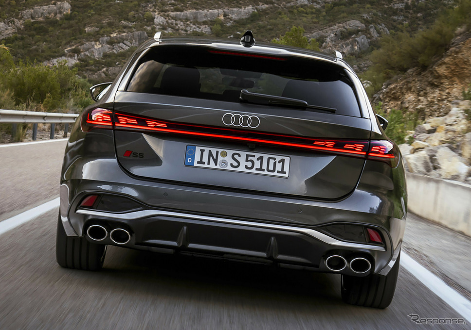 アウディ S5 セダン《photo by: Audi》