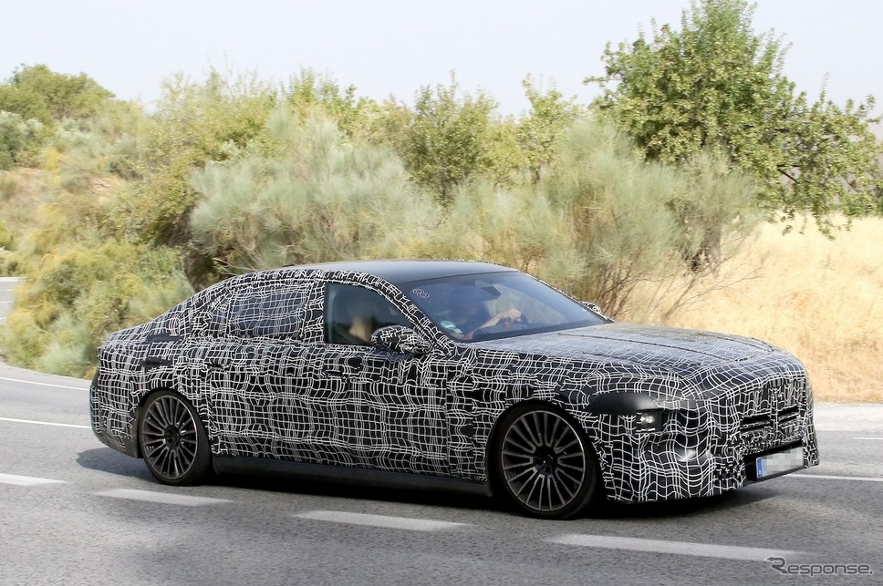 BMW 7シリーズ 改良新型のプロトタイプ《APOLLO NEWS SERVICE》
