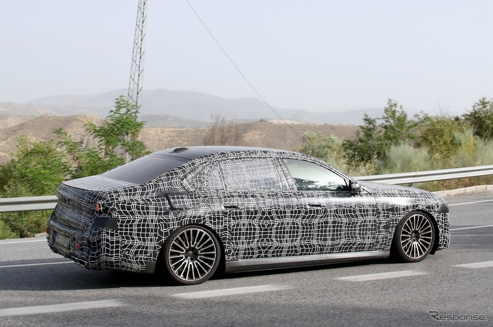 BMW 7シリーズ 改良新型のプロトタイプ《APOLLO NEWS SERVICE》