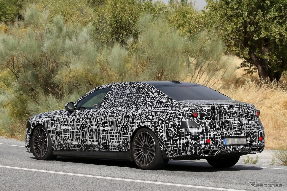 BMW 7シリーズ 改良新型のプロトタイプ《APOLLO NEWS SERVICE》