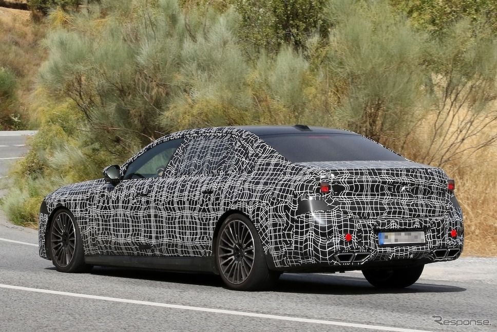 BMW 7シリーズ 改良新型のプロトタイプ《APOLLO NEWS SERVICE》