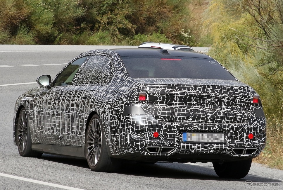 BMW 7シリーズ 改良新型のプロトタイプ《APOLLO NEWS SERVICE》