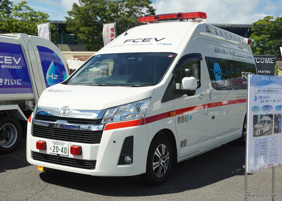 スーパー耐久 in オートポリスに展示されたトヨタのFCEV救急車。実際に福岡市で稼働している。《写真撮影 宮崎壮人》