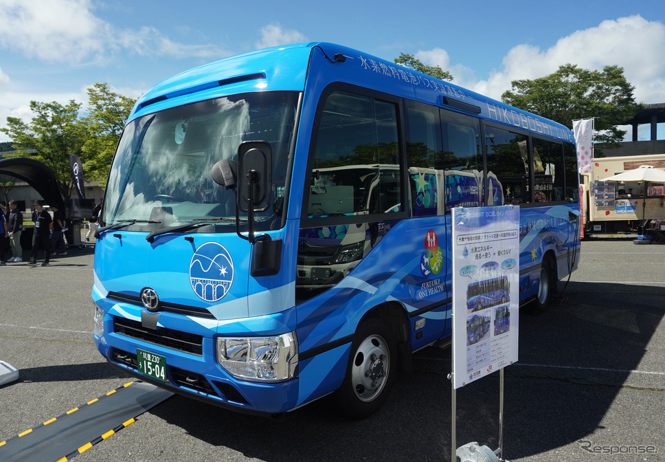 スーパー耐久 in オートポリスに展示されたトヨタのFCEVマイクロバス《写真撮影 宮崎壮人》
