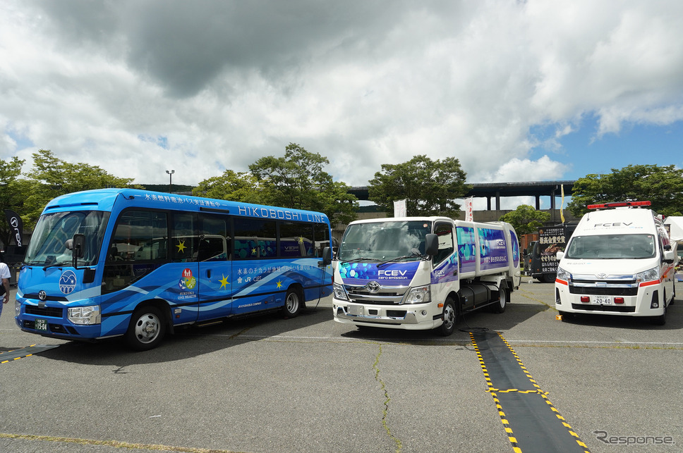スーパー耐久 in オートポリスに展示されたトヨタのFCEV《写真撮影 宮崎壮人》