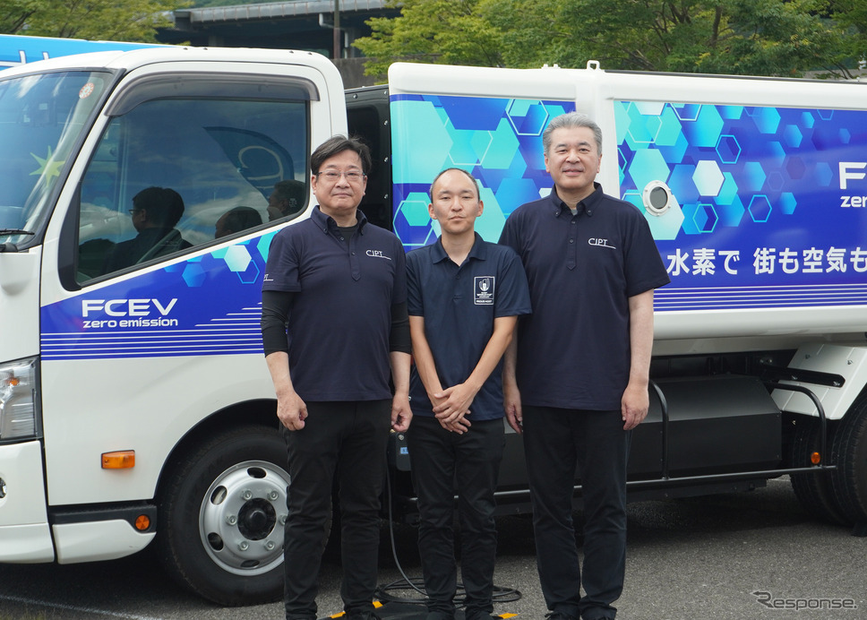 スーパー耐久 in オートポリスに展示されたトヨタのFCEV《写真撮影 宮崎壮人》
