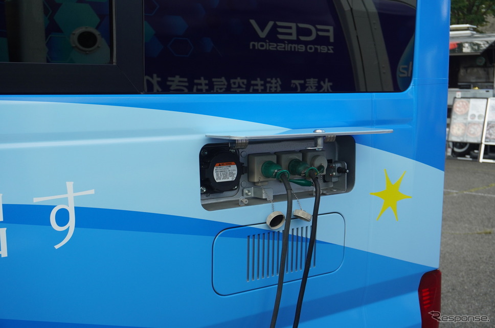 スーパー耐久 in オートポリスに展示されたトヨタのFCEV《写真撮影 宮崎壮人》