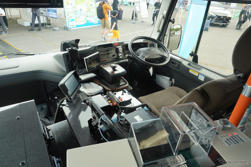 スーパー耐久 in オートポリスに展示されたトヨタのFCEV《写真撮影 宮崎壮人》