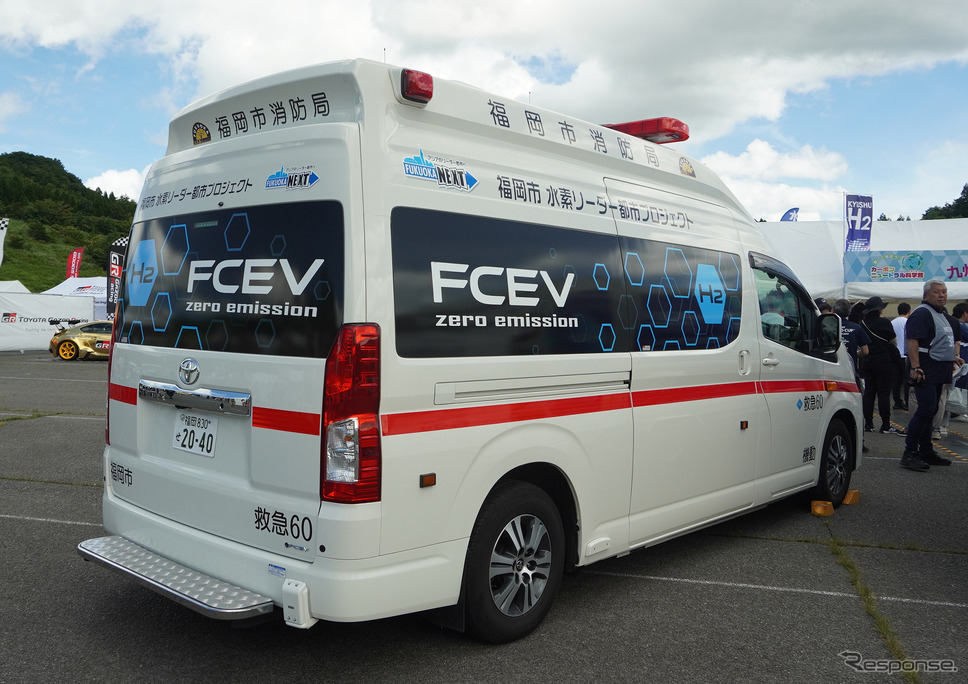 スーパー耐久 in オートポリスに展示されたトヨタのFCEV救急車《写真撮影 宮崎壮人》