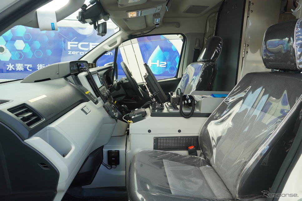 スーパー耐久 in オートポリスに展示されたトヨタのFCEV救急車《写真撮影 宮崎壮人》