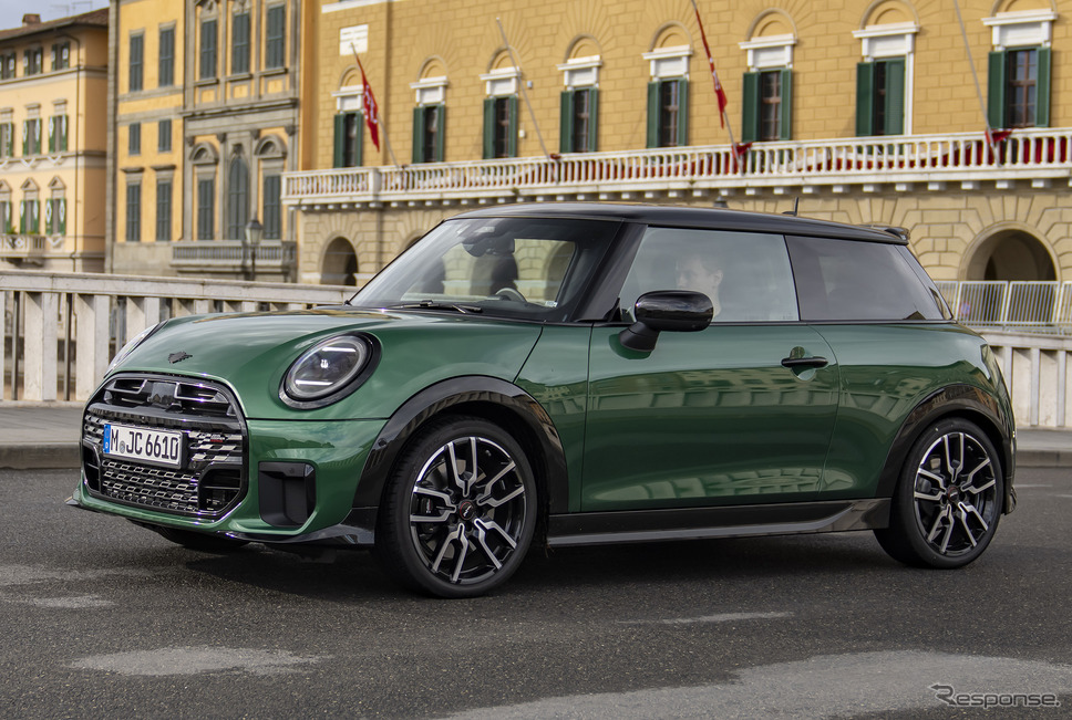 MINIハッチバック新型の『クーパーS』の「JCW」仕様《photo by MINI》