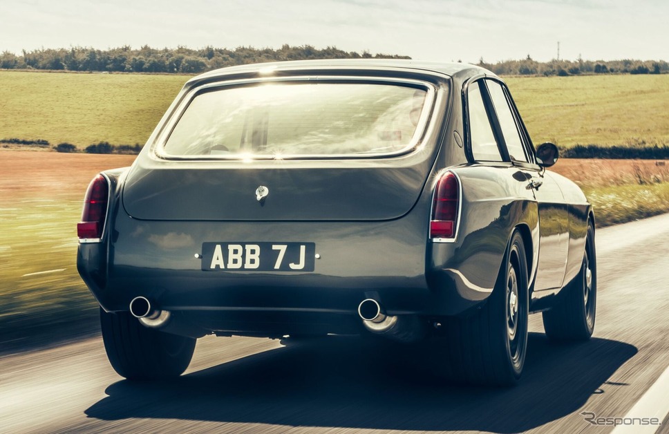 フロントライン初のV8エンジン搭載車『LE60』《写真提供 フロントライン・カーズ》