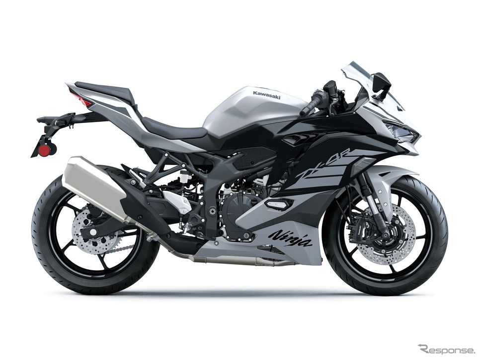 カワサキ Ninja ZX-4R SE メタリックマットホワイティッシュシルバー×メタリックフラットスパークブラック《画像提供 カワサキモータースジャパン》