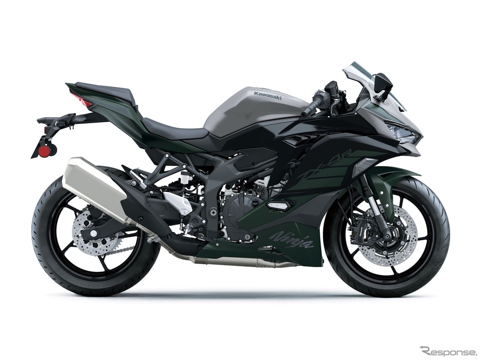 カワサキ Ninja ZX-4R SE メタリックマットグラファイトグレー×メタリックフラットスパークブラック《画像提供 カワサキモータースジャパン》