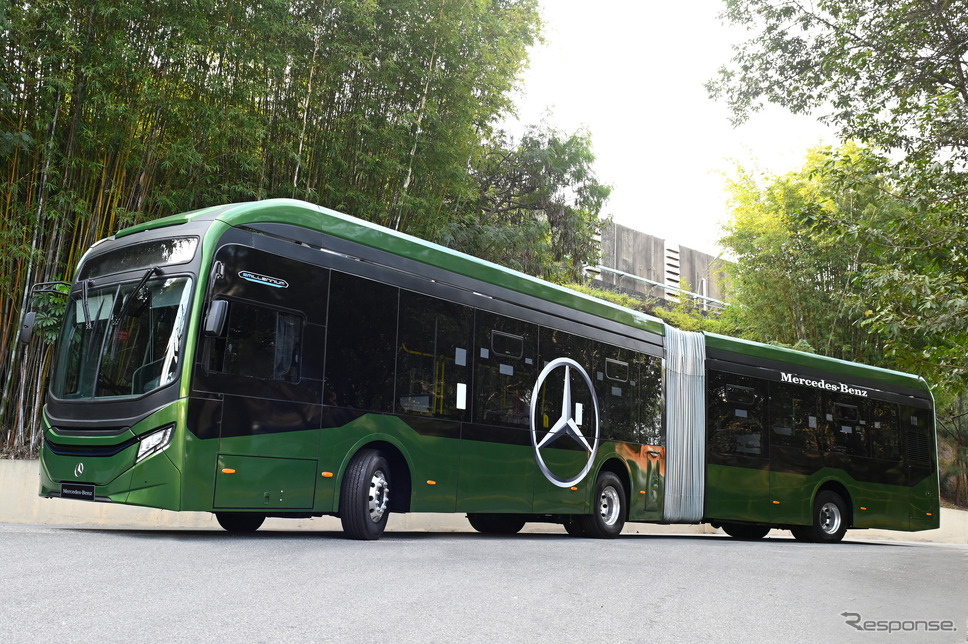 メルセデスベンツの新型電動バス『eO500UA』《photo by Mercedes-Benz》