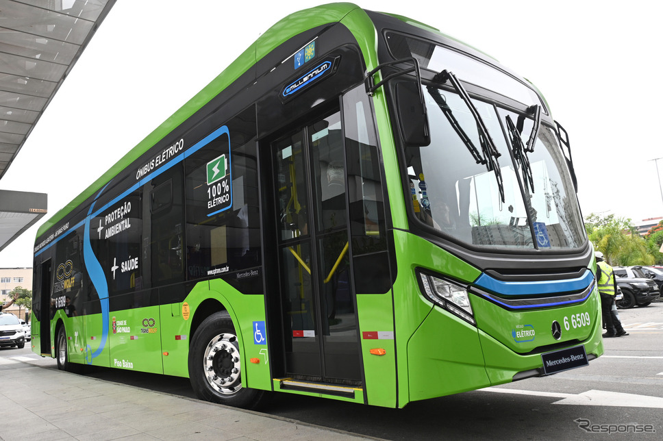 メルセデスベンツの新型電動バス『eO500UA』《photo by Mercedes-Benz》