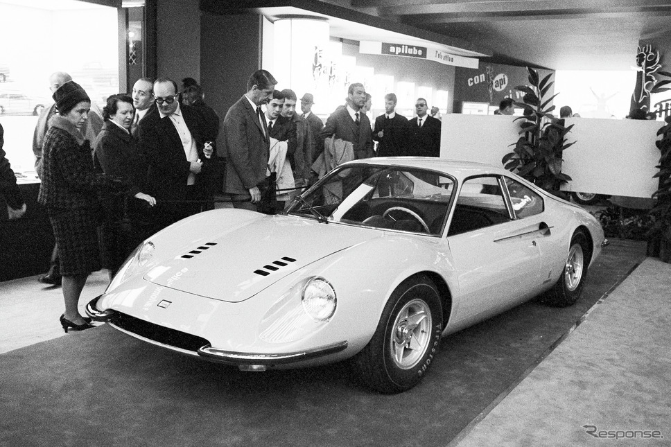 ディーノ206GT《Photo by Klemantaski Collection/Hulton Archive/ゲッティイメージズ》