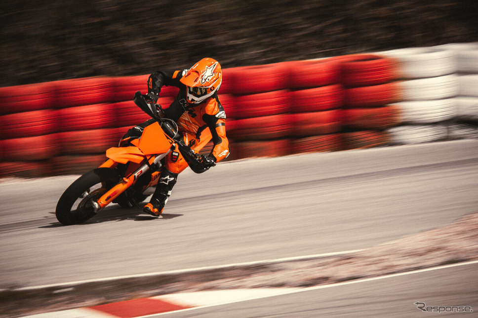 KTM 450 SMR 2025年モデル《画像提供 KTM》