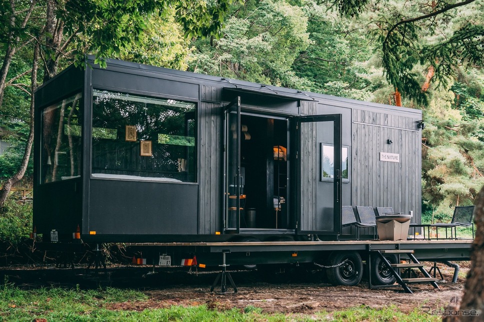 THE NATURE八ヶ岳「THE STAGE」《写真提供 Nomad Trailers》