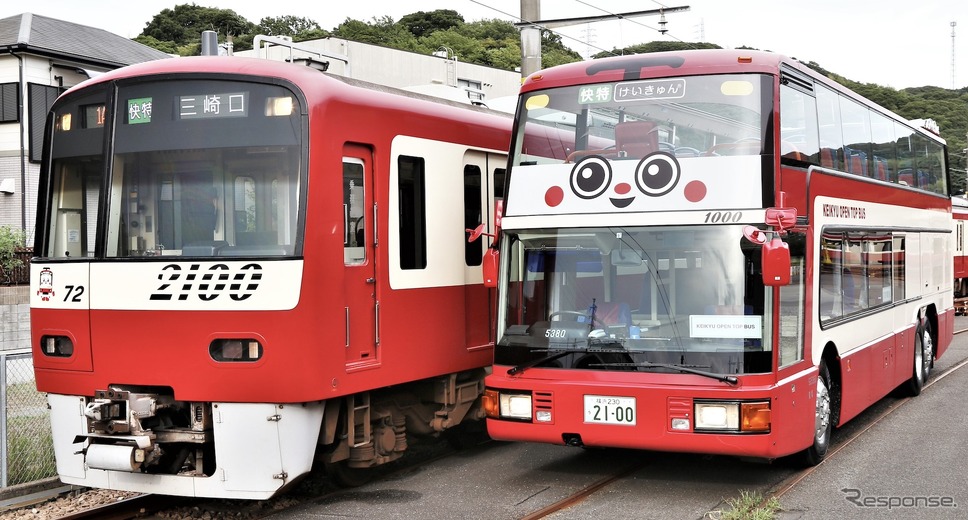 従来型のオープントップバス《写真提供 京急電鉄》
