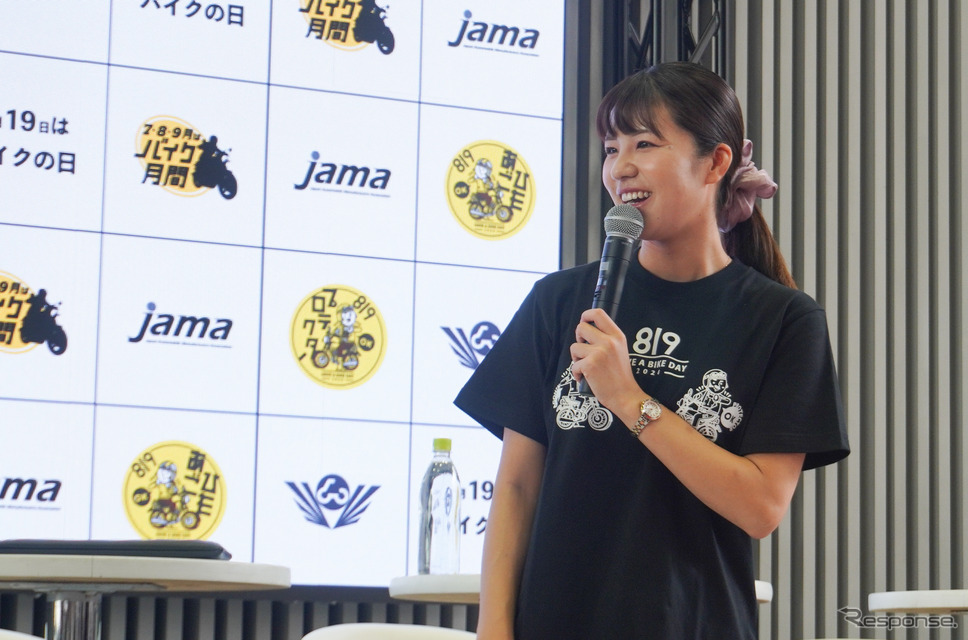 タレントでレーサーの梅本まどかさんがMCをつとめた《写真撮影 宮崎壮人》