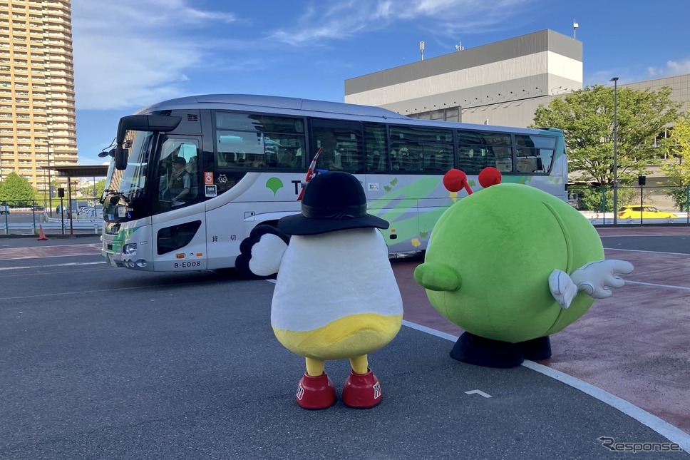 ツアーお見送り《写真撮影 高木啓》