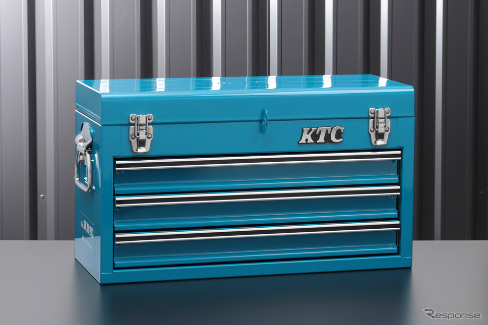 2024年5月発売「キングフィッシャーブルー」《画像提供 エヒメマシン》