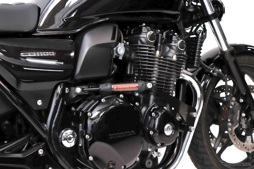 パフォーマンスダンパーホンダ・CB1100装着例《画像提供 アクティブ》