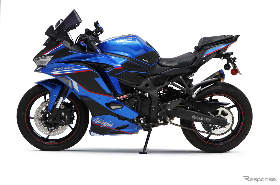 パフォーマンスダンパーNinja ZX-4R装着例《画像提供 アクティブ》