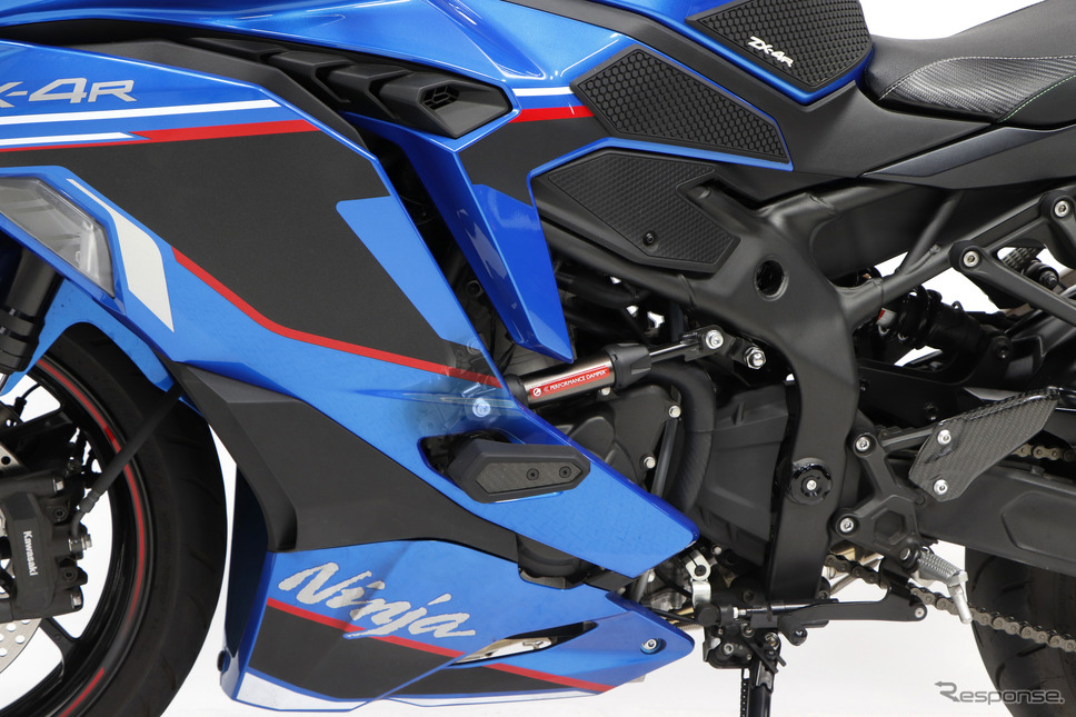パフォーマンスダンパーNinja ZX-4R装着例《画像提供 アクティブ》