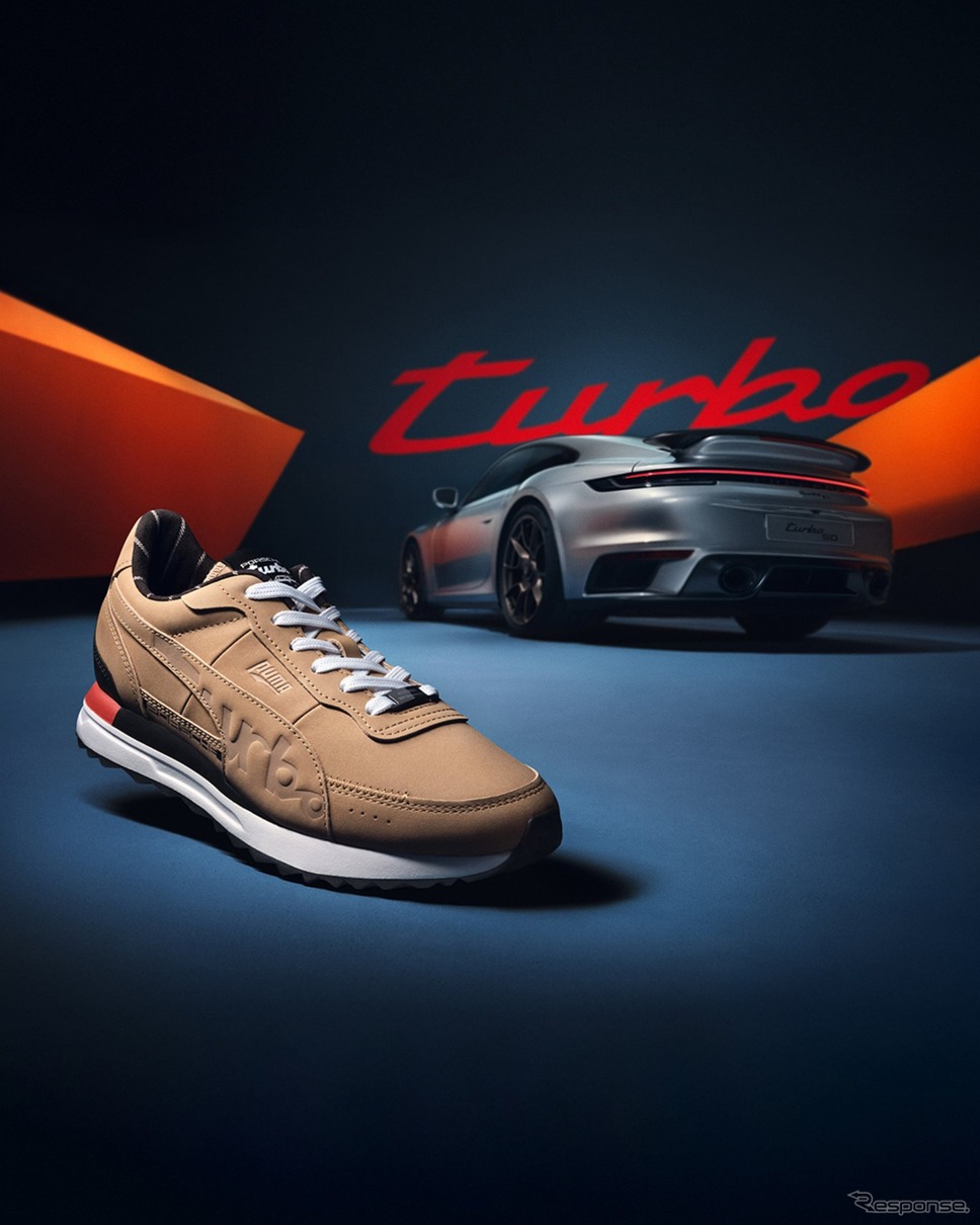 ポルシェ911ターボ誕生50周年を記念するPUMAのスニーカー《photo by Porsche》
