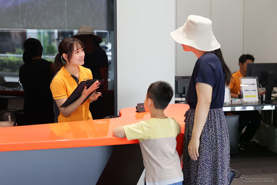 受付の様子《写真提供 マクラーレン・オートモーティブ》