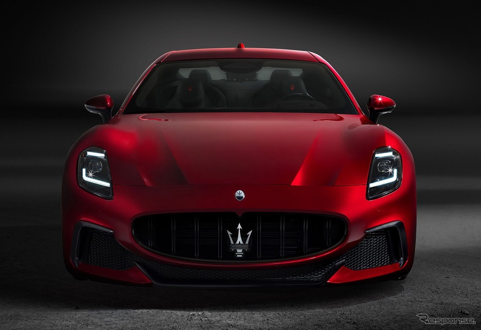 マセラティ・グラントゥーリズモ 新型の「トロフェオ」《photo by Maserati》