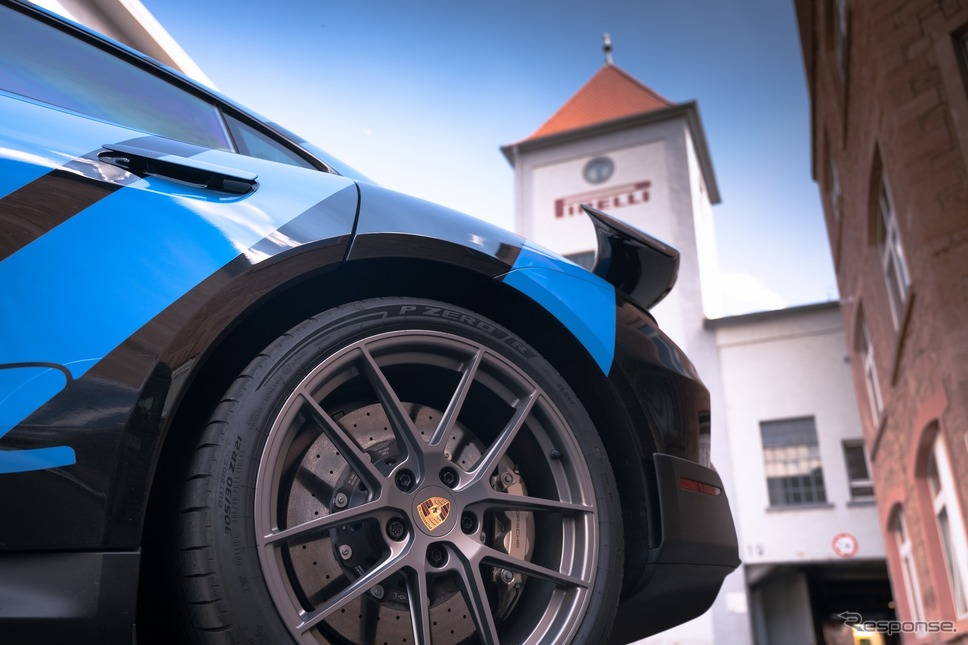 ピレリの「ELECT」を純正装着するポルシェ・タイカン《photo by PIRELLI》