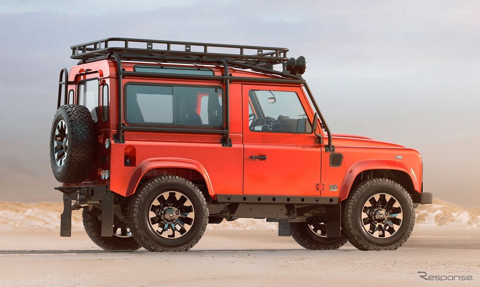 クラシック・ディフェンダーV8のオフロード仕様《photo by Defender》