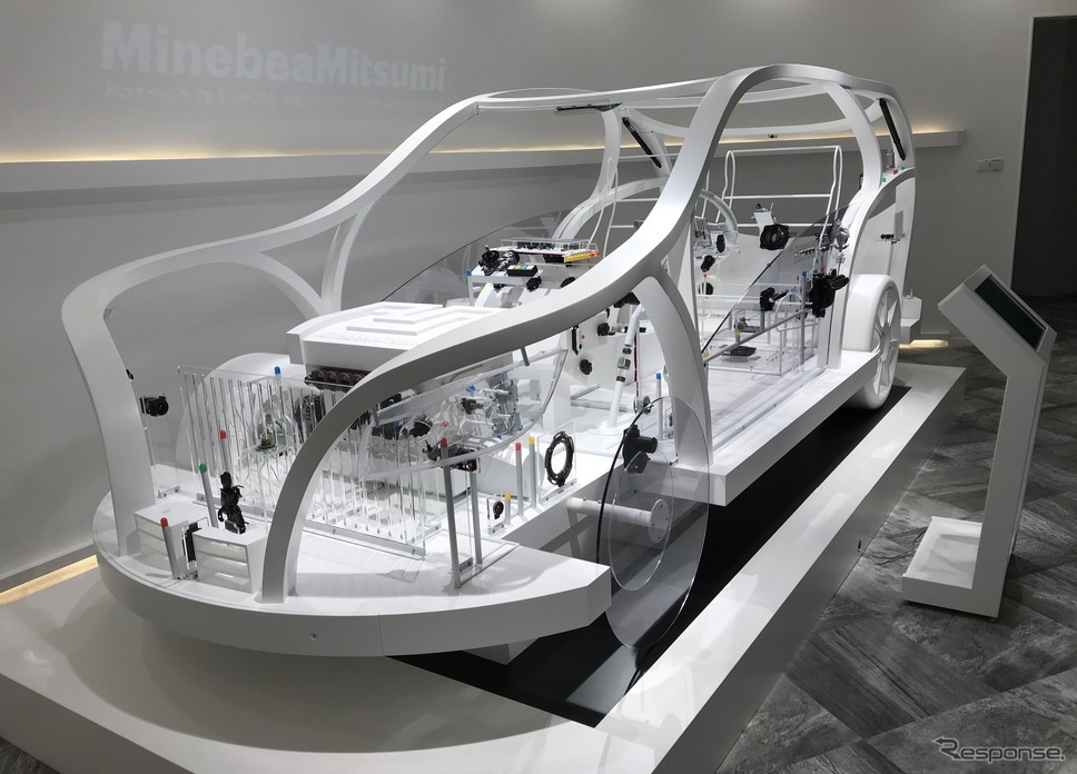 ミネベアミツミが「第22回 学生フォーミュラ日本大会2024」に出展:製品を配したモックアップ《写真提供 ミネベアミツミ》