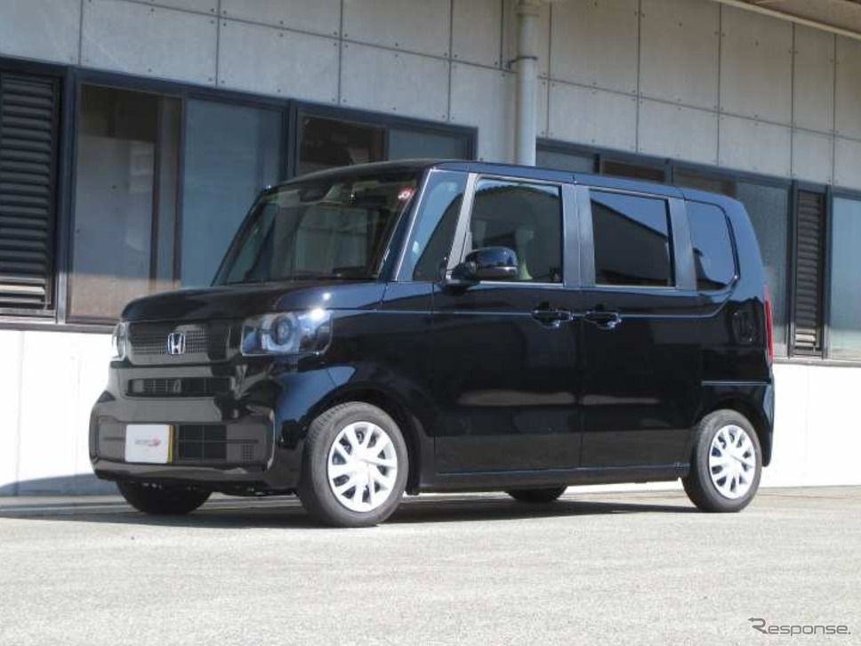 サステックNF210 ホンダ・N-BOX装着例(フロント:31mmダウン / リア:44mmダウン)《画像提供 タナベ》