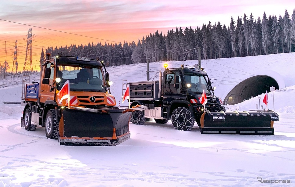 メルセデスベンツ・ウニモグU327の除雪車《photo by Mercedes-Benz》
