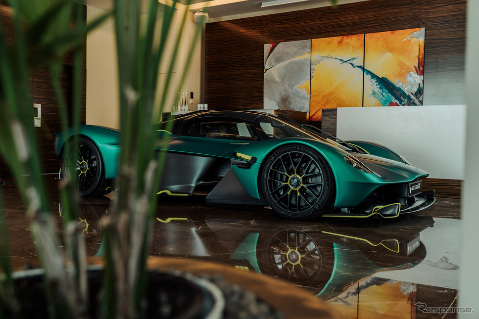 フェルナンド・アロンソ選手にアストンマーティン『ヴァルキリー』が納車された《photo by Aston Martin》