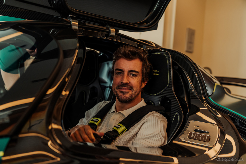 フェルナンド・アロンソ選手にアストンマーティン『ヴァルキリー』が納車された《photo by Aston Martin》