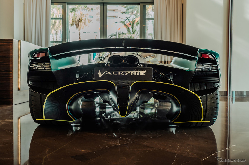 フェルナンド・アロンソ選手にアストンマーティン『ヴァルキリー』が納車された《photo by Aston Martin》